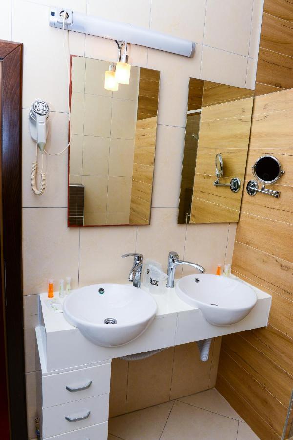 Hotel Atlas Ugljevik Extérieur photo